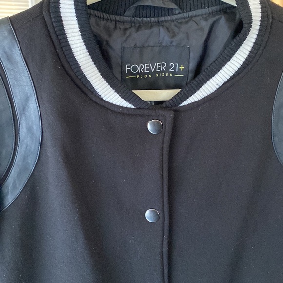 Bomber Jacket Forever21 - Picture 10 of 15